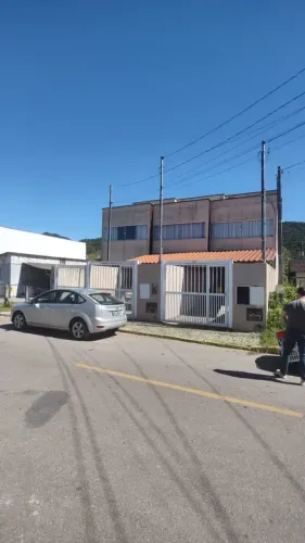 SOBRADO SEMI NOVO, COM 02 SUITES, 02 VAGAS, OPORTUNIDADE EM ITAPEMA!