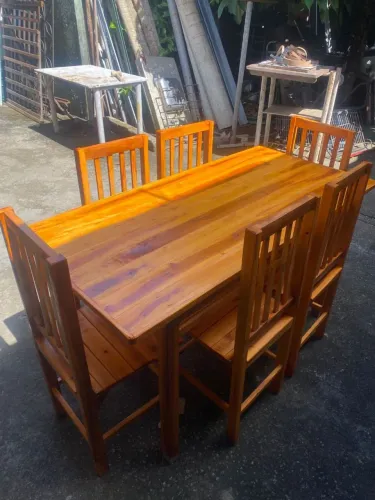 Conjunto de mesa com 06 cadeiras 