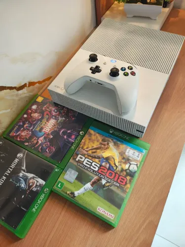 Xbox One S 1 TB Com Jogos