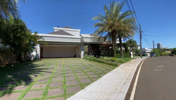 Casa à venda no Condominio Fechado Country Iguaçu, em Foz do Iguaçu.