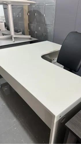 Mesa delta semi nova com gaveteiro volante