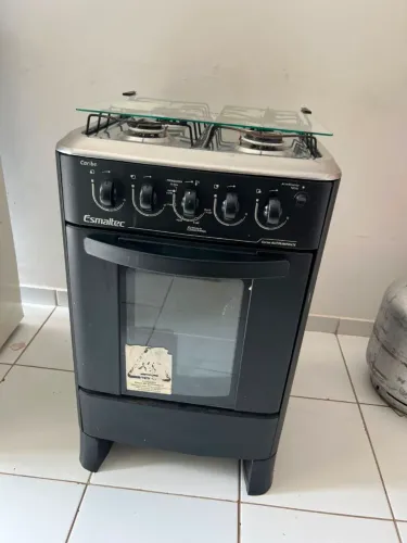 Vendo fogão em bom estado de uso, funcionando normalmente. Obs: o forno está com defeito.