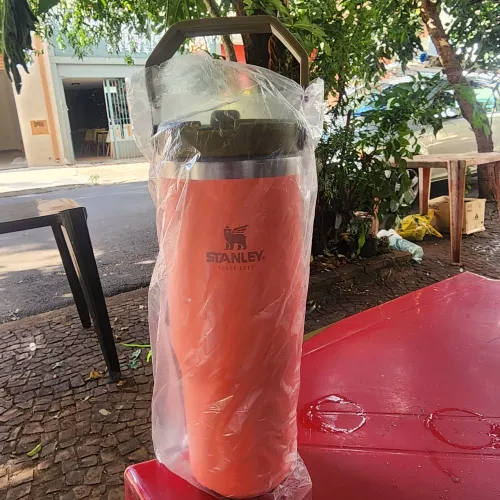 Copo térmico Stanley.