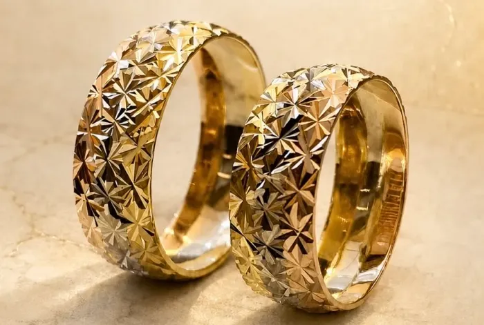 Par de Alianças Diamantadas 3 Tons em Ouro 18k 750
