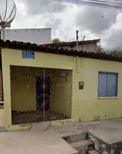 Casa de esquina com garagem-Canto da Várzea-Picos/PI