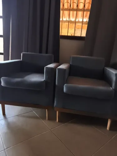 Poltronas decorativas luxo cor cinza