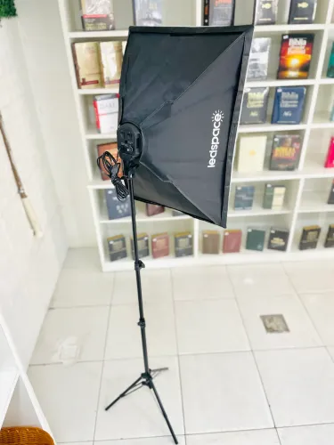 Softbox 50x70cm Com Bocal Para 4 Lâmpadas + Tripé 2m