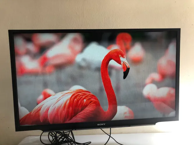 Tv Smart 32 acompanha suporte e antena