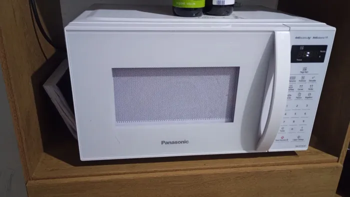 Microondas bem conservado pouco tempo de uso 400 já e menor preço não entrego 