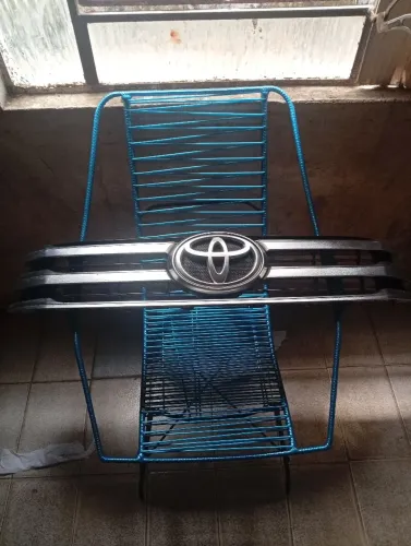 Grade original de Toyota Hilux compatível aos modelos 2016 a 2018 