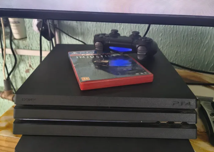 PS4 PRO ÚNICO DONO 1600$