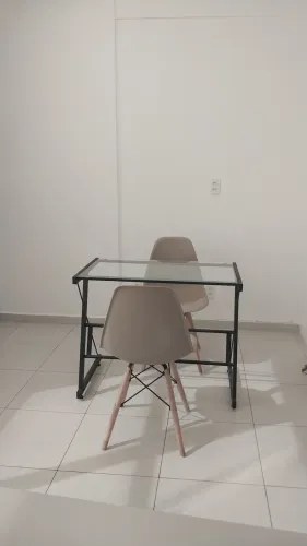 Mesa escritório de metal com tampo de vidro