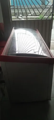 Frezze com 2 tantas de vidro temperados com funcionamento perfeito