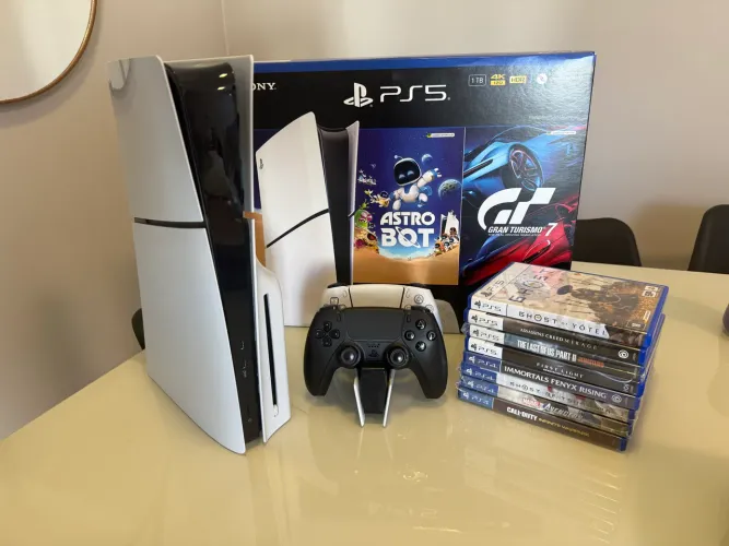 Ps5 + leitor de mídia física + 2 controles + 8 jogos + base de carregamento PlayStation