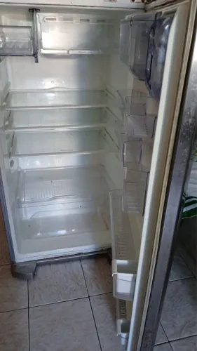 Vende-se geladeira