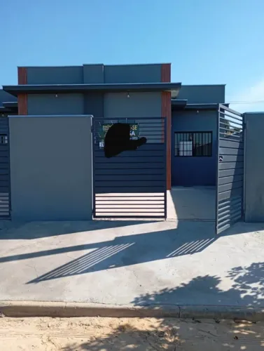 Linda casa , pronta para morar , 2 dormitórios , garagem espaçosa , 60m2 ótima localiza