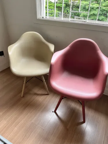 Duas cadeiras Eames