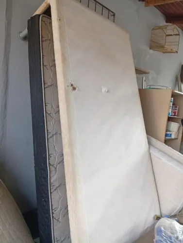 Cama box de solteiro com auxiliar e colchão 
