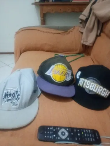 Bonés originais vintage no precinho pra sair hoje! Chama 