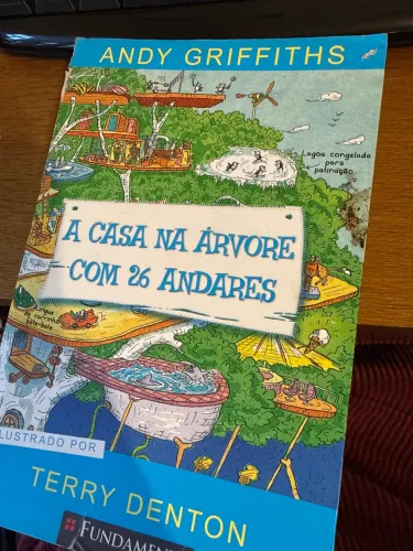 Livro a casa na árvore com 26 andares
