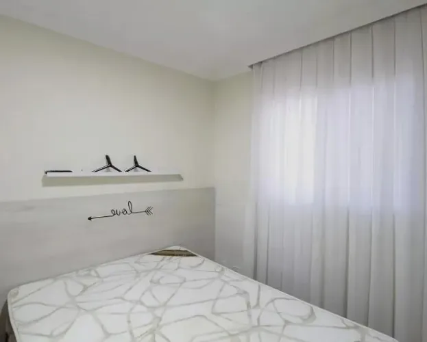 Apartamento ( 2 dormitórios ) , aluguel anual com caução e com mobília. 