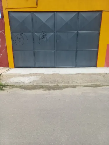 Alugo garagem/ galpão