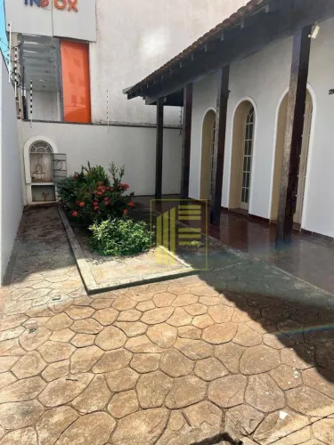 Casa excelente - Rua Rubião Junior - quase esquina com a Avenida Bady Bassit - Local comer