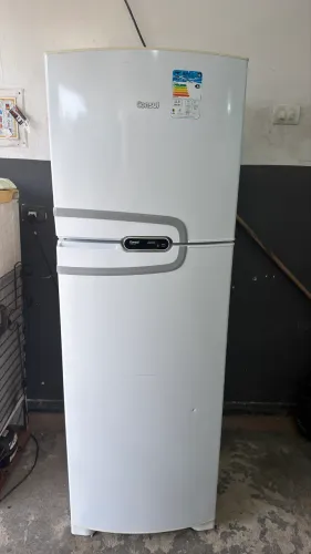 Geladeira Consul 220v semi nova com detalhes