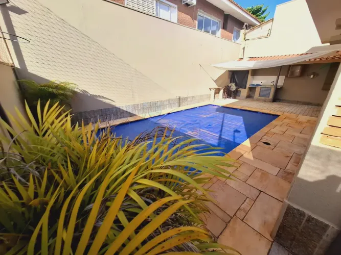 Casa de 297m² com 03 quartos para locação - Alto da Boa Vista
