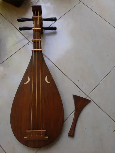 Biwa antigo