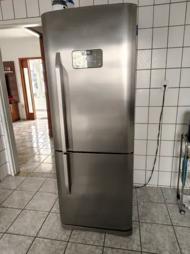 VENDO GELADEIRA FROSFREE 450 LITROS 