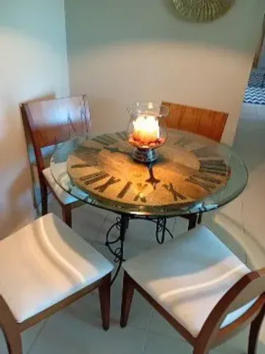 Mesa relógio tampaode vidro Tok stok (peça única)