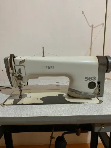 Máquina de costura reta industrial - Pfaff 563