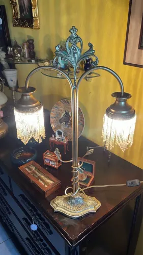 Linda luminária de mesa em Bronze 