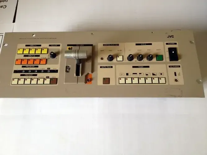 Mesa de Vídeo Switcher JVC KM1200