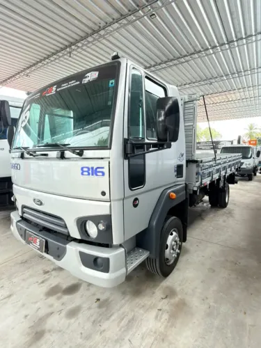 Ford Cargo 816 Ano 2015 c/ Carroceria de 5,5 Mts