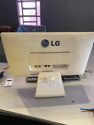 Computador LG All in one 22v240