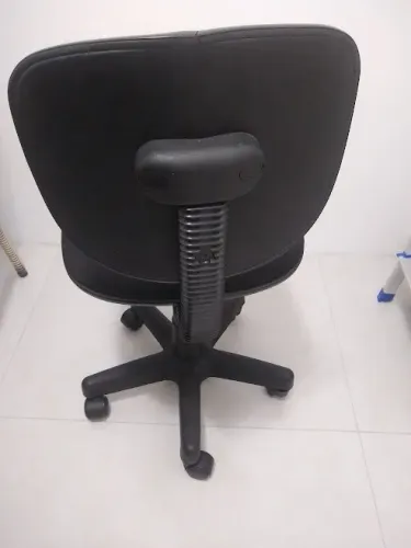 cadeira secretaria  giratoria cor preta