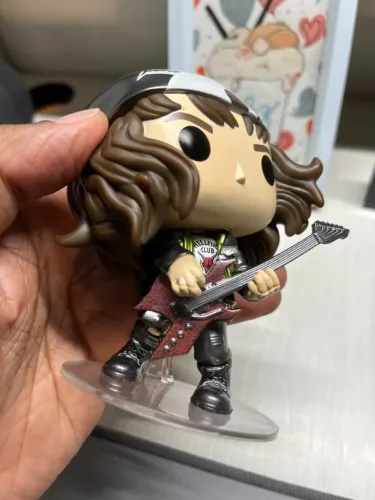 FUNKO POP! STRANGER THINGS SEASON 4 - EDDIE COM GUITARRA #1462