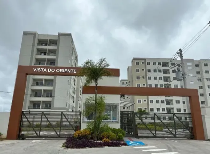 Condomínio Vista do Oriente c/ 2 Quartos no Térreo na Avenida das Torres