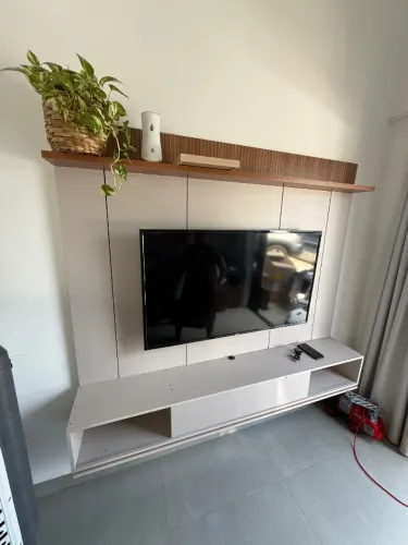 Painel de TV (novo) - Cor madeira clara