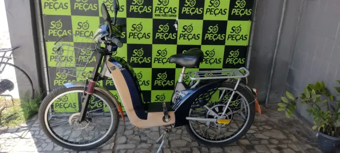 Bicicleta elétrica e pedal