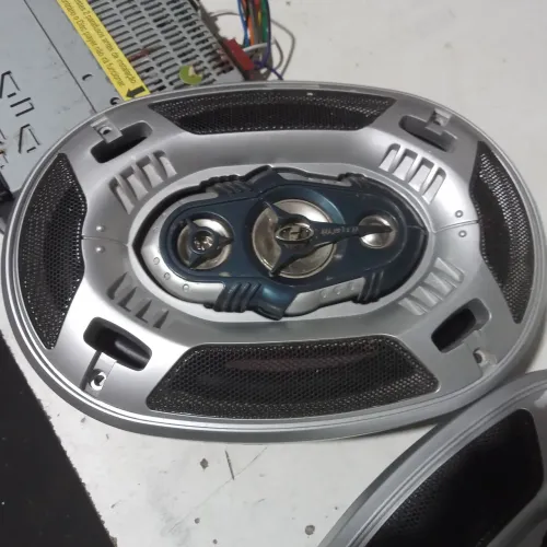 Rádio Buster e auto falantes buster