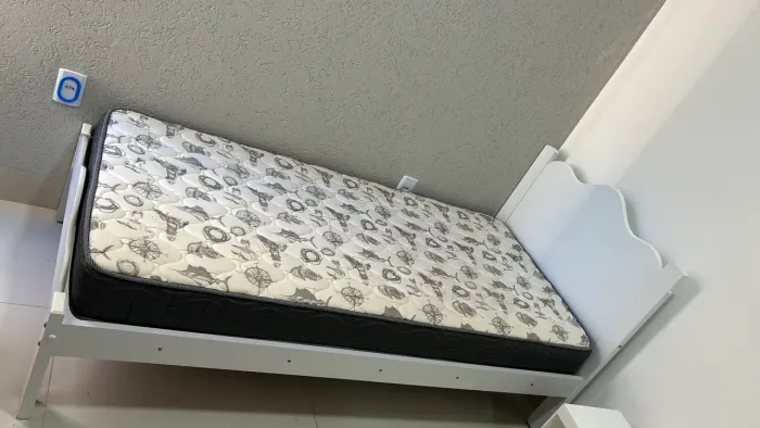 Vende-se cama com colchão usada apenas 1 mês