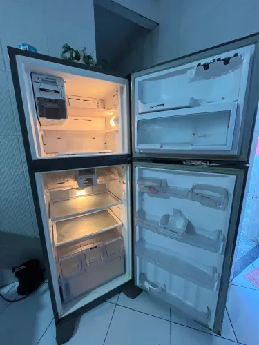 Geladeira Brastemp 441 Litros - Espaçosa e em Ótimo Estado