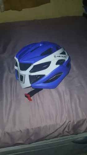 Capacete de ciclismo COM LED DE SINALIZAÇÃO.