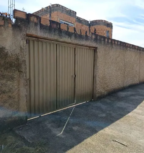 Vendo casa em igarape ....uma casa de 2 andares na rua matias leme numero 562