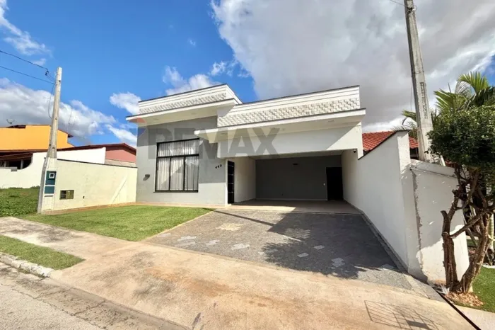Casa Térrea para locação com 3 suítes e piscina no Condomínio Ibiti do Paço