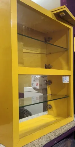 Vitrine expositora para vários itens 