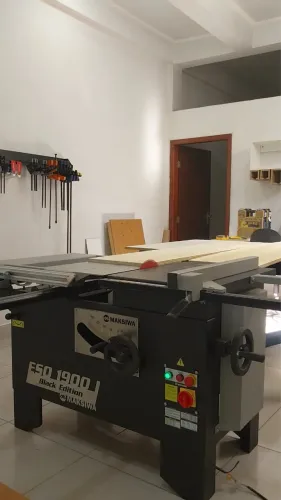 Esquadrejadeira Maksiwa 1900 com eixo inclinável Black Edition